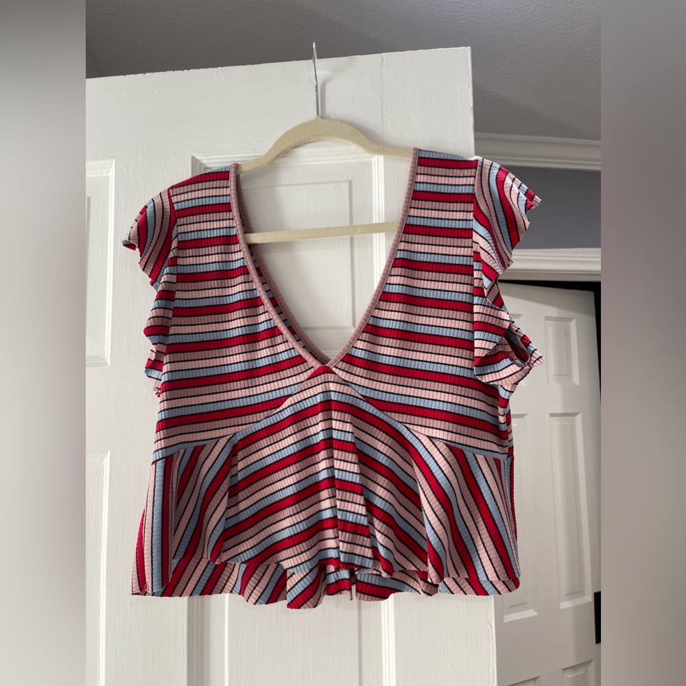 Crop Flowy Low Cut Top